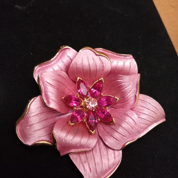 Pink Enamel and  Rhinestone Flower Brooch - Picture 2 of 12